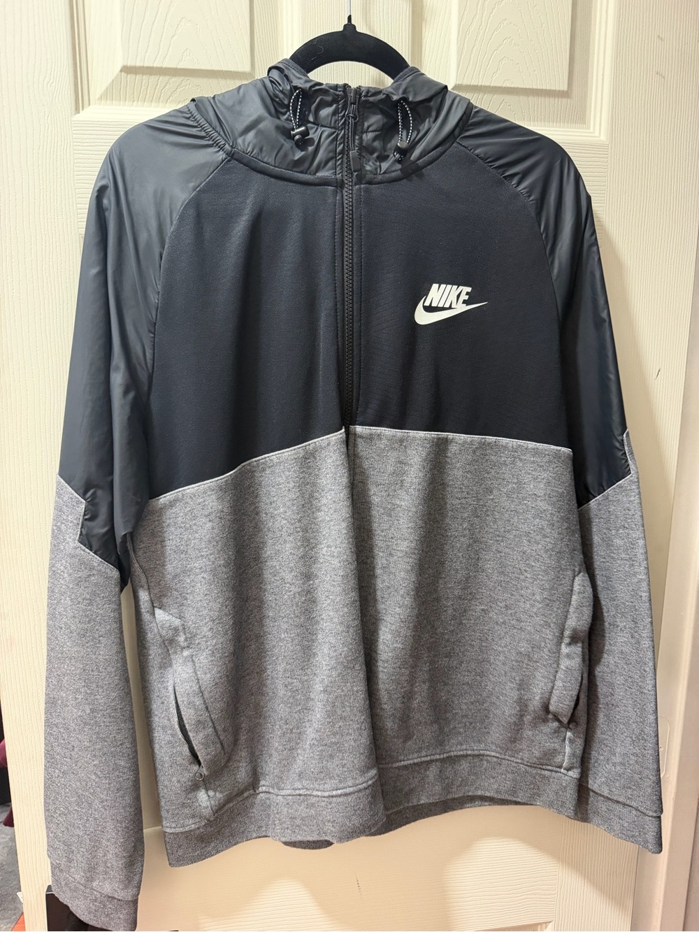 Nike Men's Grey and Black Hooded Jacket